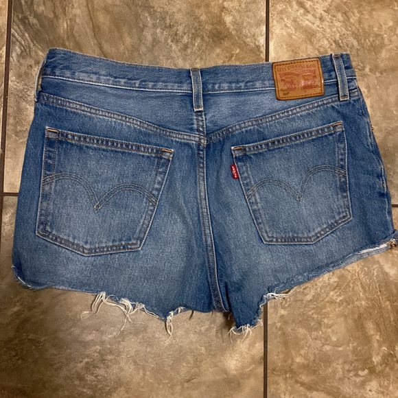 Levi’s button up shorts size 29 - Picture 2 of 3
